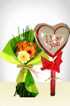 Flores a  Sorpresa de Amor III + porta globo + bouquet de gerberas