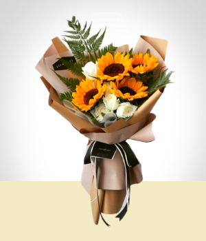 Felicitaciones - Bouquet de Girasoles y Rosas